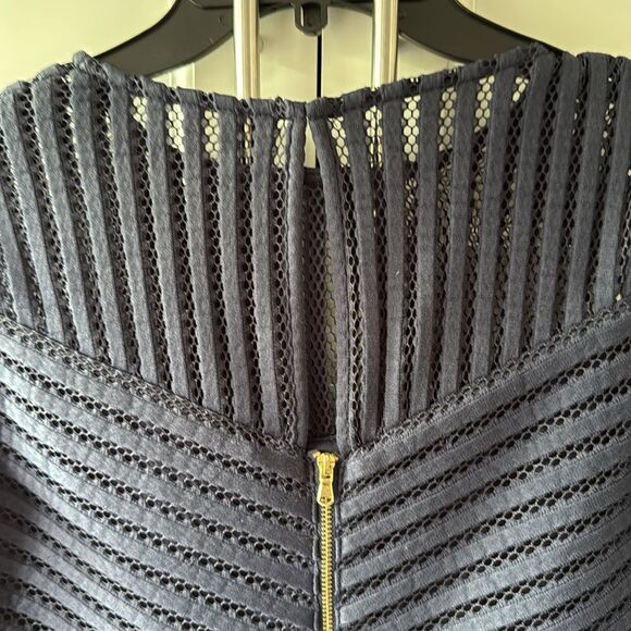 Gabby Skye Navy Sleeveless Sheath Dress. Size 6 - Picture 6 of 7